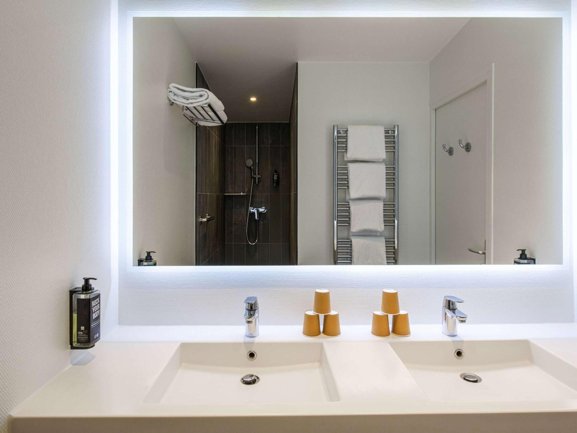 Ibis Paris Canal Saint Martin Esterno foto