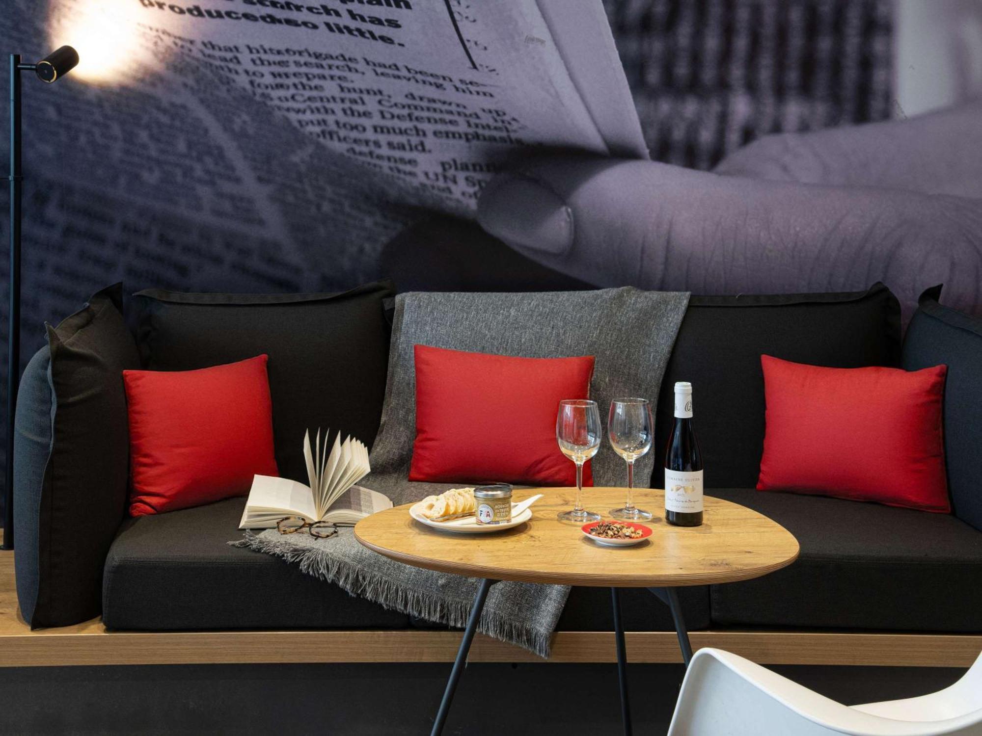 Ibis Paris Canal Saint Martin Esterno foto